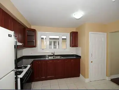 Furnished Large Main floor Room rent for college/UTSC student.