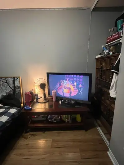 Room for Rent in a townhouse with a couple s dog & another roommate on hunt club area Heartleaf Priv...