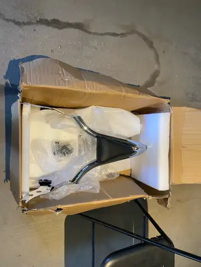 New in the box $60 it’s for a wider bike road king exc text 825-986-1785 thks (truck $6000 needs com...
