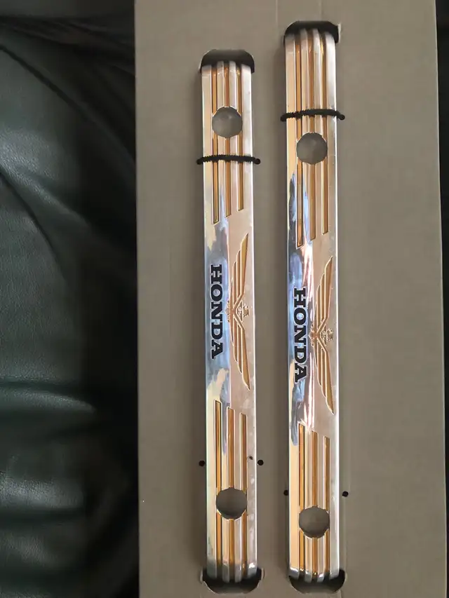 2001 GL1800 ENGINE TRIM in Motorcycle Parts & Accessories in Red Deer - Image 3