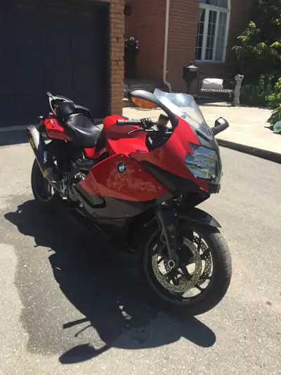 Purchased new in 2013.Factory panniers with inner bags,ESA II,shift assist,TPM,ASC, heated grips and...
