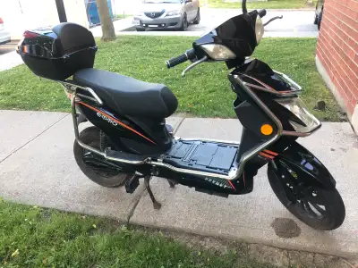 IF AD is up it’s available. Don’t ask Emmo Hornet electric scooter 60V. Good condition. New batterie...