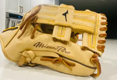 Mizuno Pro 11.75" Baseball Glove: GMP2-600R, View more