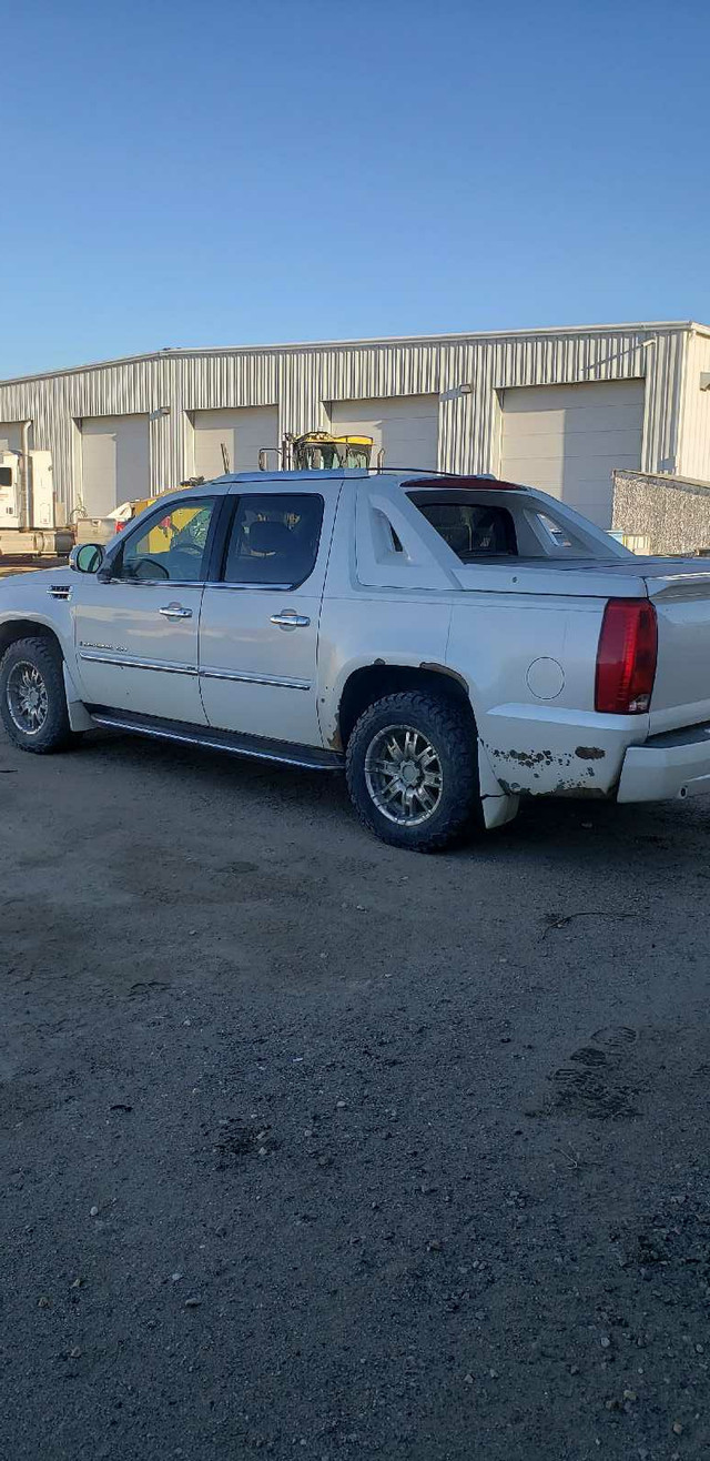 Cadillac ext in Cars & Trucks in Saskatoon - Image 2