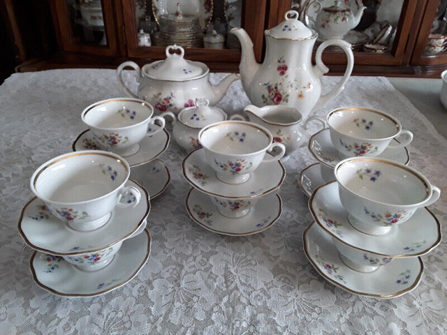 FINE CHINA TEAPOT - COFFEE POT - MILK SUGAR - 10 CUPS SAUCERS in Arts & Collectibles in City of Toronto - Image 3