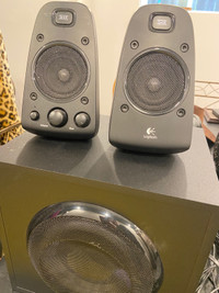 Subwoofer with 2 Speakers (Logitech)