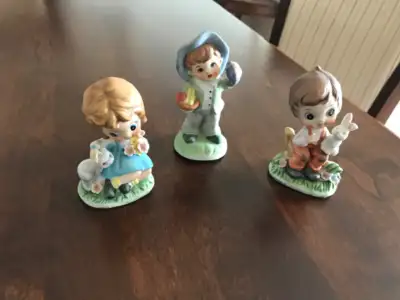 Figurines en porcelaine, View more