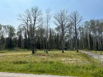 5 Acres on Garden Road – Country Living Just Minutes from the City Discover the perfect balance of p...