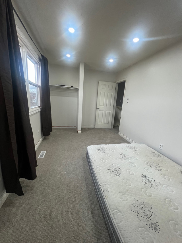 Private Room for rent in House  in Room Rentals & Roommates in Oshawa / Durham Region - Image 4
