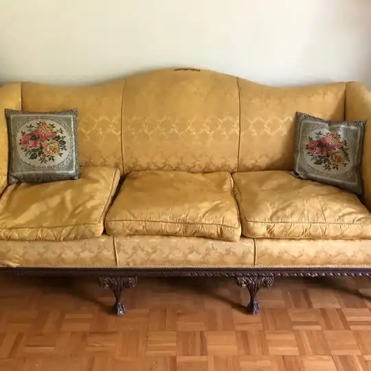 Antiquité de France en bois massif in Arts & Collectibles in City of Montréal - Image 2