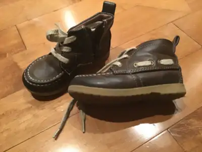 H&M BRAND SIZE 7 BROWN LEATHER FAUX LACE UP SIDE ZIPPER BOOT, View more