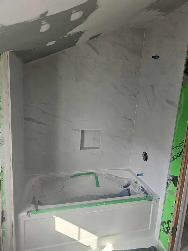 Tile installer 476380019850618886