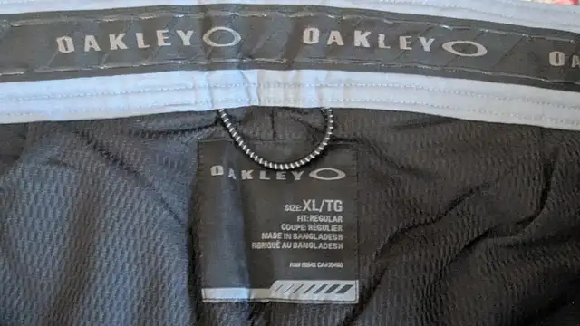 Oakley Grey Snowboard/Ski Pants (XL) in Ski in Calgary - Image 7