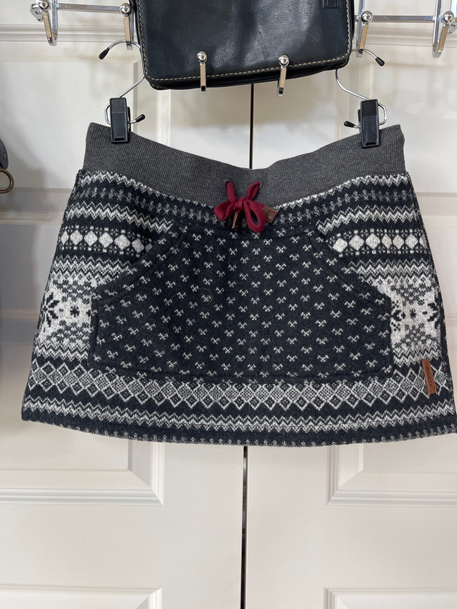 ROOTS medium girls skirt in Kids & Youth in Napanee