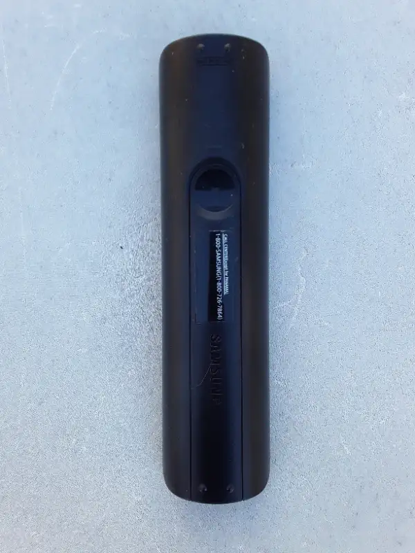 Telecomande Samsung Genuine Samsung TV remote control in TVs in Laval / North Shore - Image 5