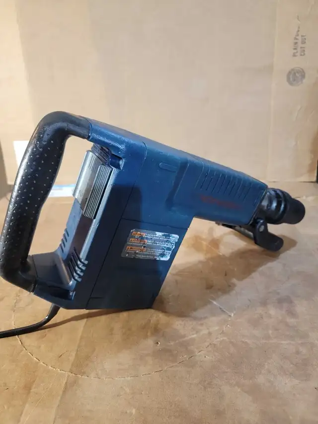 BOSCH SDS MAX DEMOLITION  HAMMER in Power Tools in Hamilton - Image 8