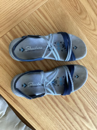 New - size 7 - sketchers sandals