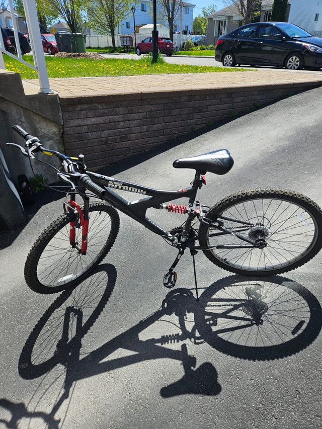 Vélo, Skate et trottinette d’occasion en très bonne état dans Randonnée, ville et hybrides  à Ville de Montréal - Image 3