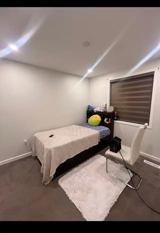 PRIVATE ROOM AVAILABLE IN BRAMPTON. 700$ INCLUDING UTILITIES