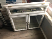 Medicine cabinet White 3 mirror doors ( excellent shape)