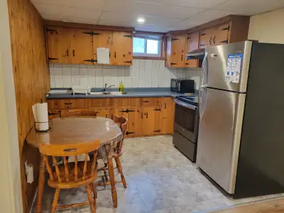 FURNISHED 3 BED / 1 BATH near Fanshawe – Available July1st