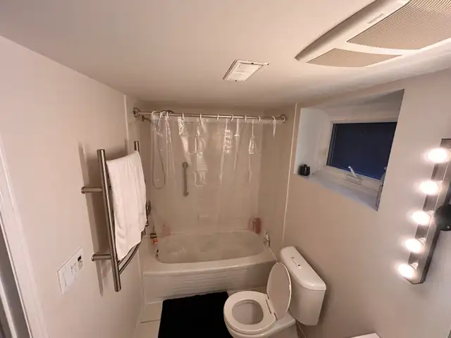  Private room for rent in Room Rentals & Roommates in City of Toronto - Image 5