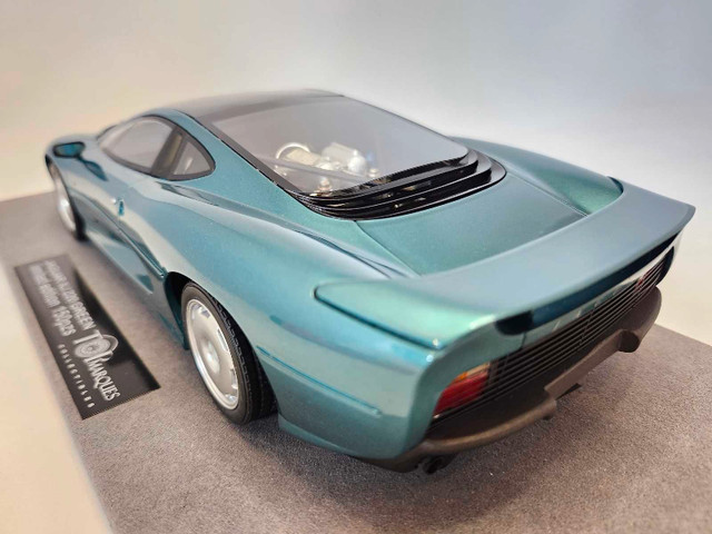 Jaguar XJ 220 Green Metallic 1:18 Resin Top Marques Collectibles in Arts & Collectibles in Kawartha Lakes - Image 3
