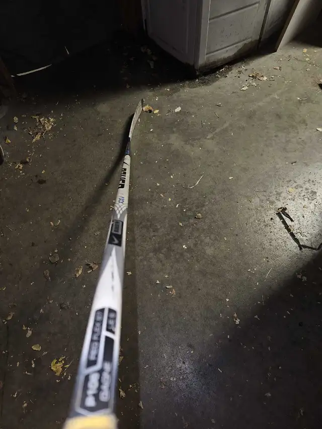 Bauer Nike vapor hockey stick in Hockey in Calgary - Image 3