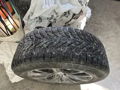 Nouveau prix: Pneus en très bon état. Nokia R18 - jante - RTX(Honda). Situé en Estrie- Austin-mais l...