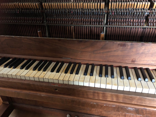 Antique piano in Pianos & Keyboards in Oakville / Halton Region - Image 2