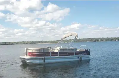Experience the Ultimate Day on the Water: Looking for the perfect blend of relaxation and excitement...