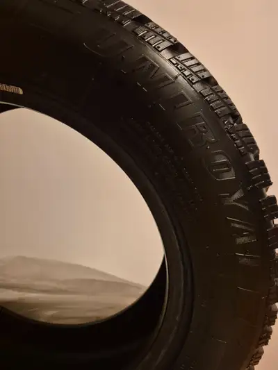 Je vends 4 pneus d’hiver Uniroyal en bon état, utilisés seulement 2 hivers. Ils étaient installés su...