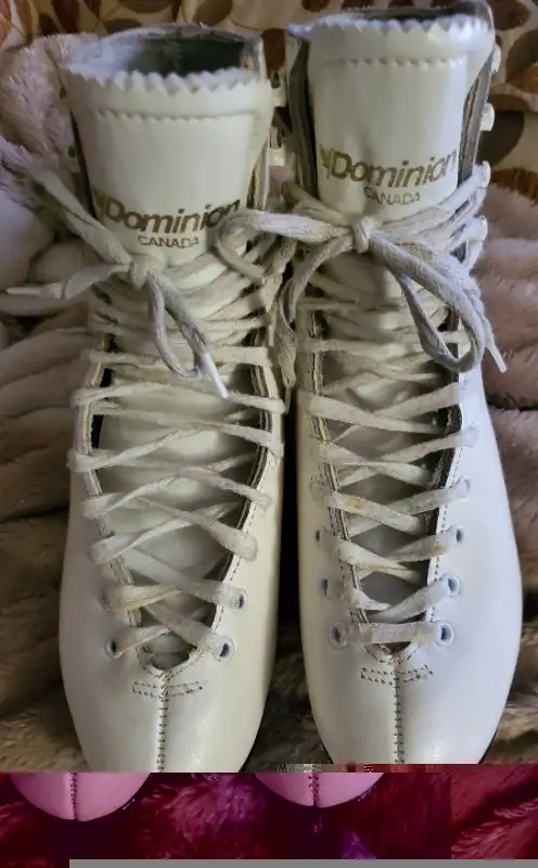 Dominion Figure Skates Ladies Size 5 # yes it is available# in Skates & Blades in Oakville / Halton Region - Image 5