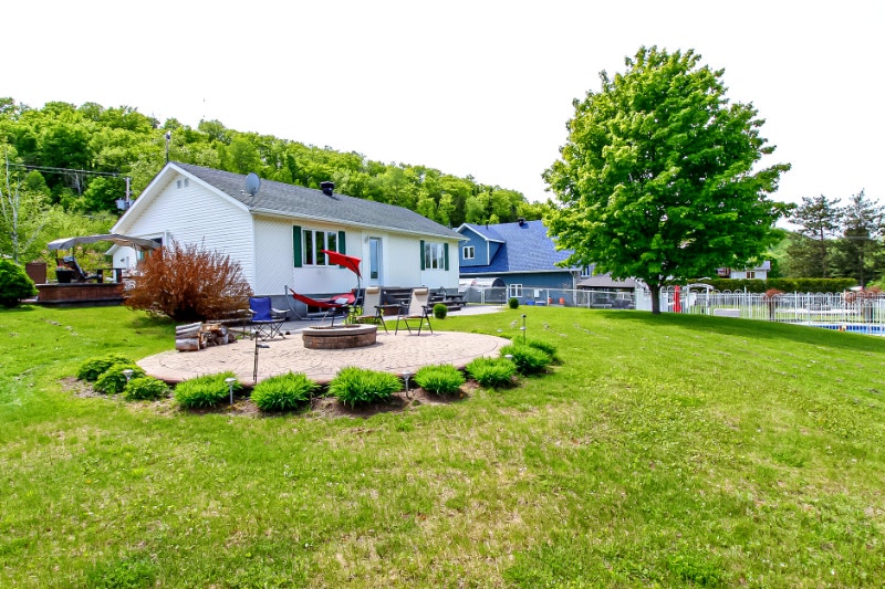 1482 Ch. Du LacSam, Denholm, QC J8N 9K7 · 1482 Ch. Du LacSam, Denholm