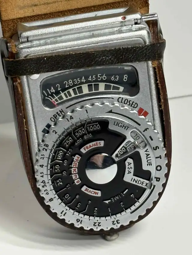 Vintage Sekonic L-6 Light Meter | No Batteries Needed in Cameras & Camcorders in Oakville / Halton Region - Image 5