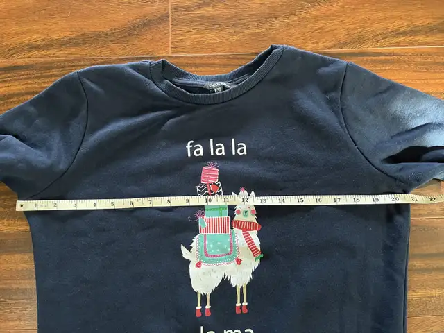 George women’s extra small holiday llama sweatshirt, navy in Women's - Tops & Outerwear in Oshawa / Durham Region - Image 5