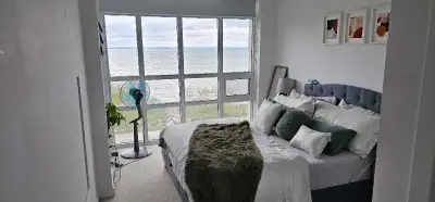 Lake view condo 1 bed + den for rent