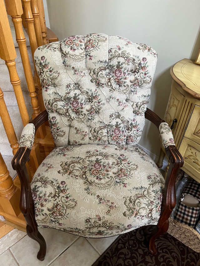 Vintage chair in Chairs & Recliners in Markham / York Region
