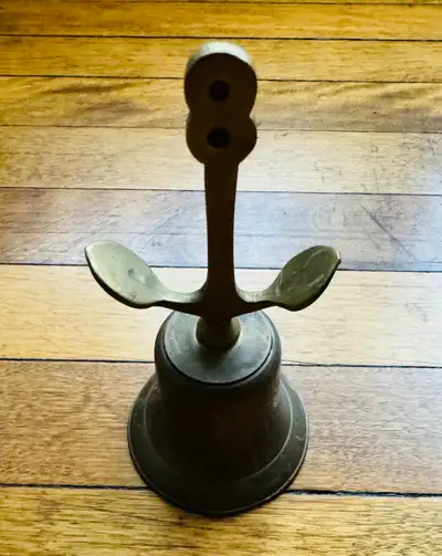 [UNIQUE] Cloche métallique d’époque [RARE], View more