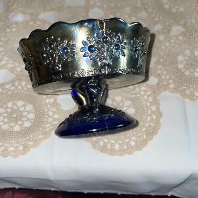 Vintage Blue Carnival Glass Candy Dish in Arts & Collectibles in Mississauga / Peel Region - Image 11