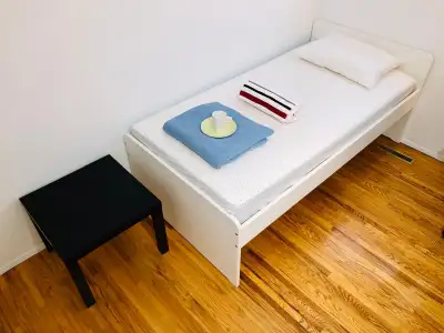 Room for rent available now /Close to university of Manitoba