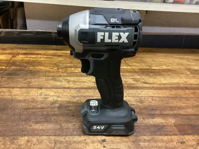 FLEX 24v MAX BRUSHLESS 3-SPEED 1/4”HEX QUICK EJECT IMPACT DRIVER in Power Tools in Barrie - Image 4
