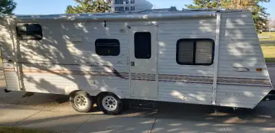 2001 24ft Jayco travel trailer, 240A Quest model, sleeps 6 (with very tight overhead pull down for s...