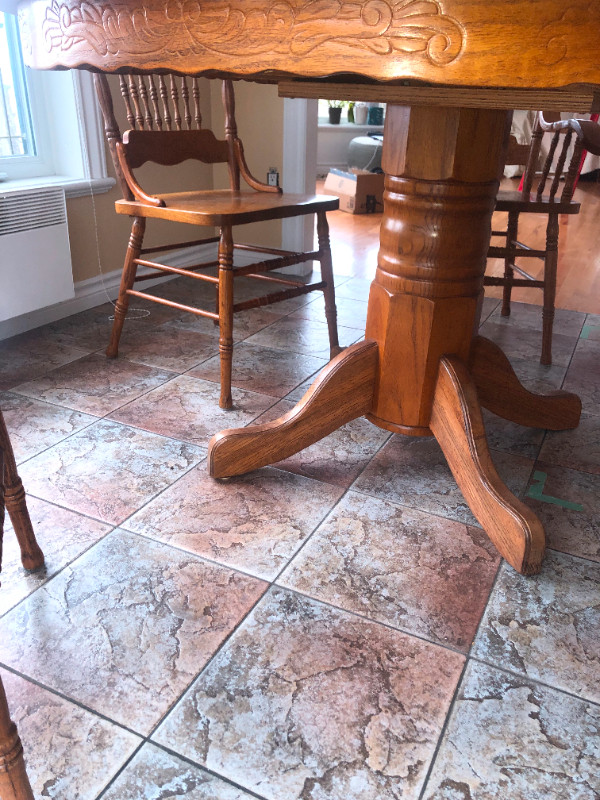 Table et chaises en bois massif dans Mobilier de salle à manger et cuisine  à Laurentides - Image 3