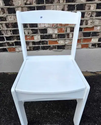 chaise blanche, View more