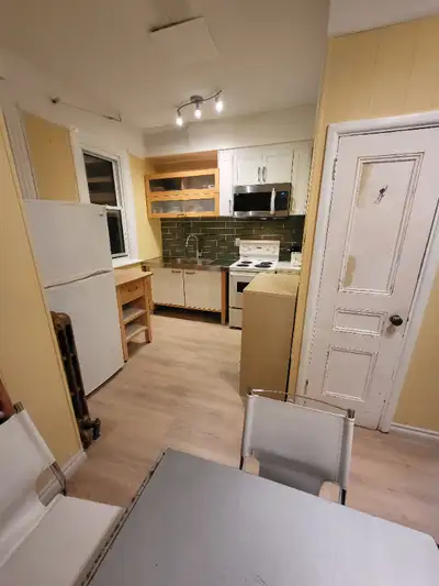 The apartment is located centrally in Downtown Kingston. Conveniently located in Clergy & Johnson St...
