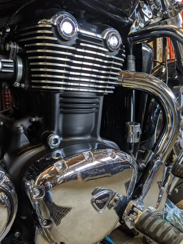 2011 Triumph Thunderbird 1600 ABS in Street, Cruisers & Choppers in City of Toronto - Image 6