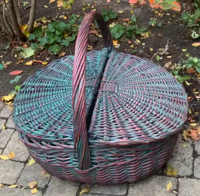 Énorme panier d’osier, View more