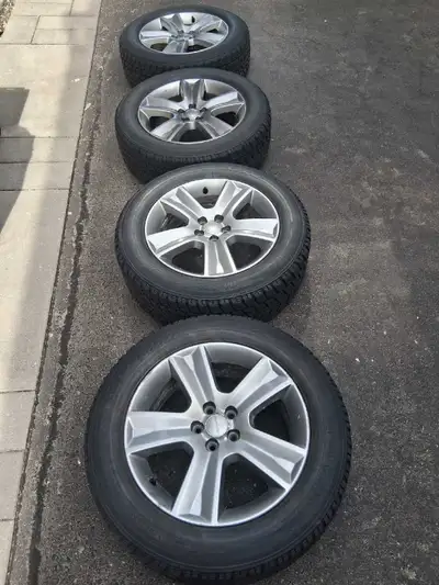 These pre-owned Toyo Observe G3-Ice winter tires, sized 225/60R17, are mounted on original Subaru al...