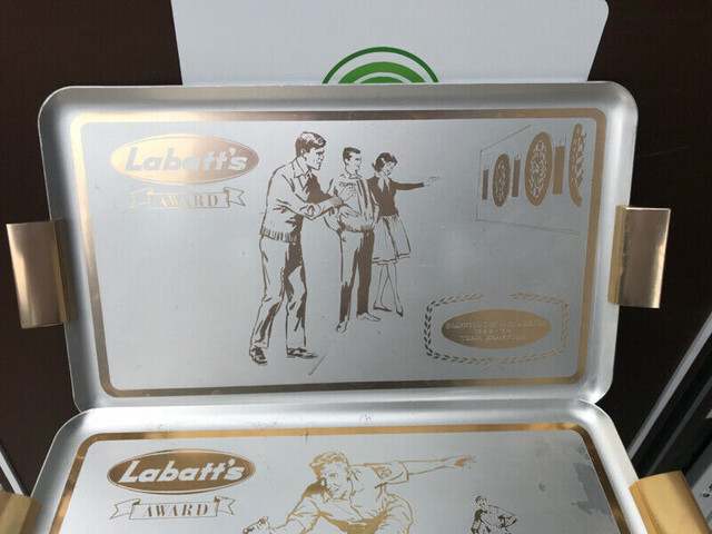 2 VINTAGE LABATT'S BEER AWARD TRAYS-  BOWLING & DARTS in Arts & Collectibles in Mississauga / Peel Region - Image 3